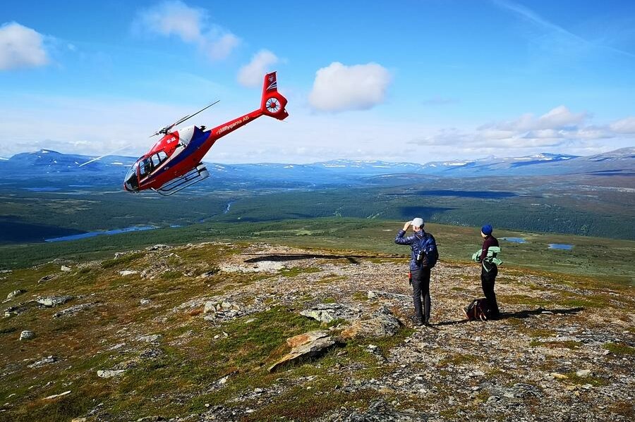 Schweden reise ausgesetzt vom helikopter survival