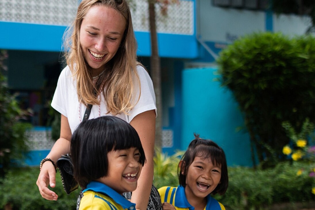 Aifs freiwilligenarbeit thailand teaching personen spielen kinder volunteer 2